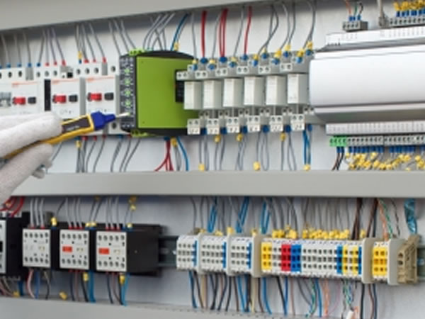 現場の空気を肌で感じながら